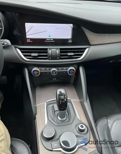 2017 Alfa Romeo Giulia Ti Q4 z USA, uszkodzony, nr VIN ZARFAEEN9H7544398